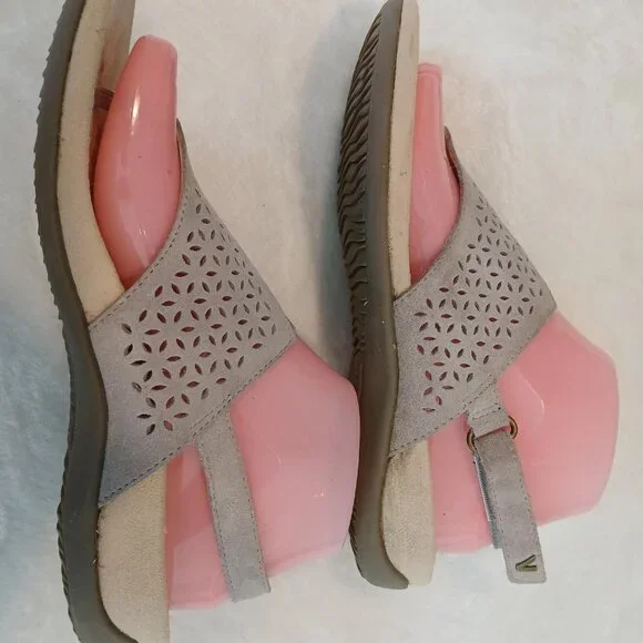 VIONICS THONGS WITH GRAY STAMPED CUT OUTS - Picture 2 of 5